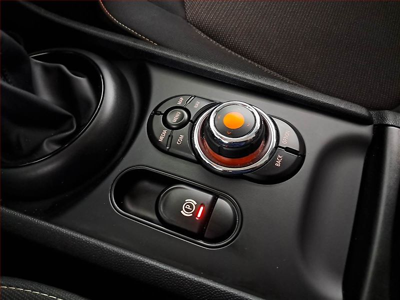 Mini Clubman (2018) Cooper, Navi, Tempomat - fotka 17 z 20