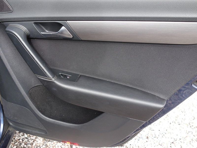 Volkswagen Passat (2013) 1.4TSI 110kW DSG E-FUEL - fotka 22 z 44