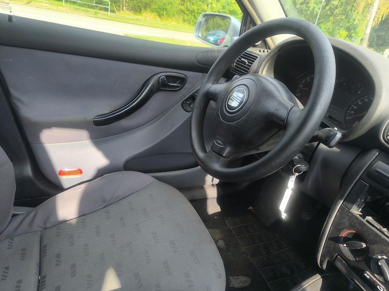 Seat Leon BEZ KOROZE,KLIMA,240KM,NOVÁ TK - fotka 11 z 17