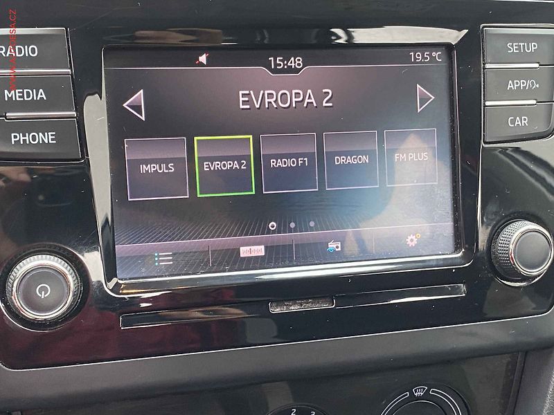 Škoda Rapid (2019) 1.0 TSI, ČR, AC, park.čidla - fotka 14 z 16