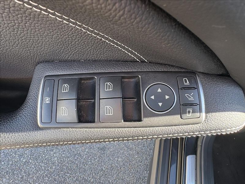 Mercedes-Benz GLA 1,6 200i 115kW Xen,Kamera,Navi - fotka 4 z 41