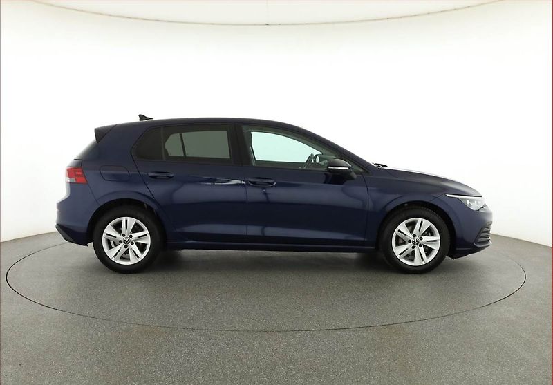 Volkswagen Golf (2023) Life 1.5 TSI, digi klima - fotka 6 z 17