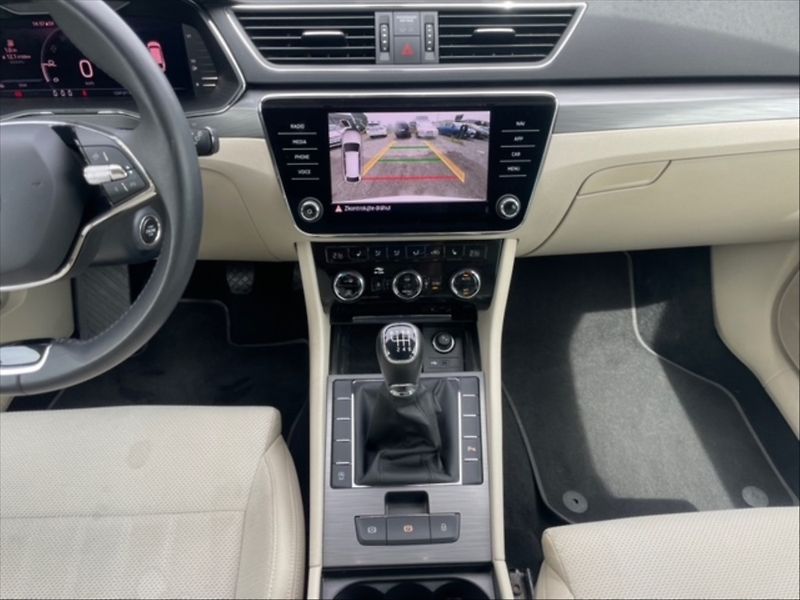Škoda Superb 1,5 TSI 110 Style - fotka 10 z 11