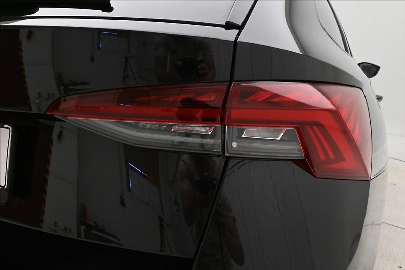 Škoda Octavia 2,0 TDI 110kW LED Matrix Navi - fotka 25 z 26