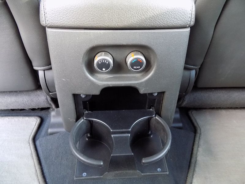 Nissan Pathfinder (2008) 2.5DCi/4x4/7.Míst/ - fotka 21 z 37