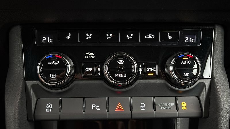 Škoda Karoq 2.0 TDI DSG 4x4 Sportline Excl - fotka 13 z 32