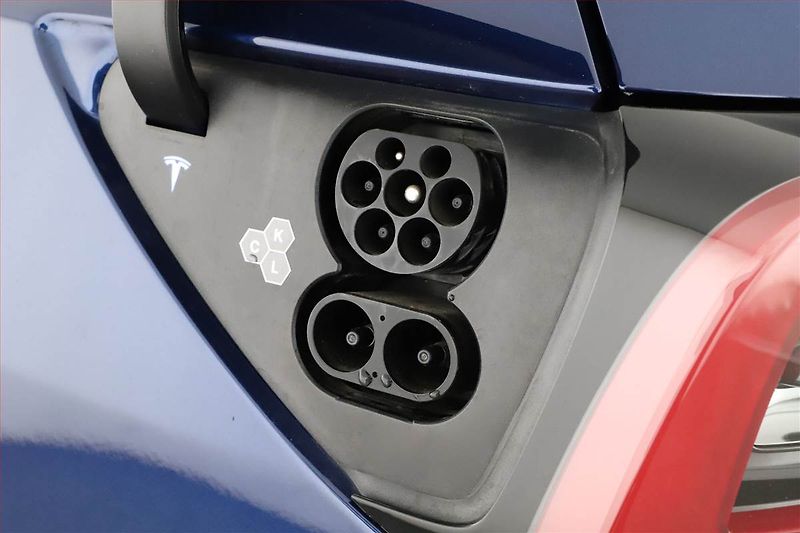 Tesla Model Y (2024) Long Range AWD 79kWh - fotka 29 z 30