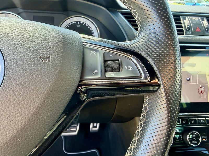 Škoda Superb (2018) 2.0 TDI 140kW DSG 4x4 SPORT!!! - fotka 17 z 32