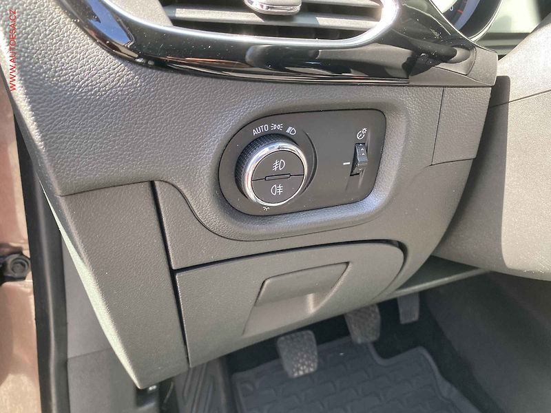 Opel Astra (2016) 1.6 CDTi, LED, kamera - fotka 15 z 17
