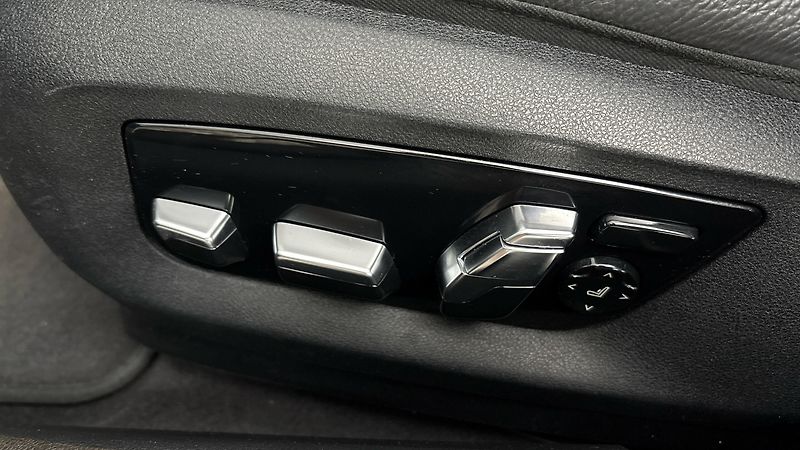 BMW Řada 5 540i AUT xDrive M-paket Tourin - fotka 21 z 34