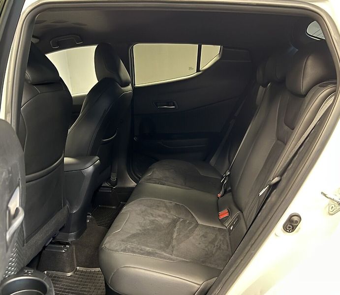 Toyota C-HR 1.8 Hybrid AT SELECTION - fotka 11 z 17