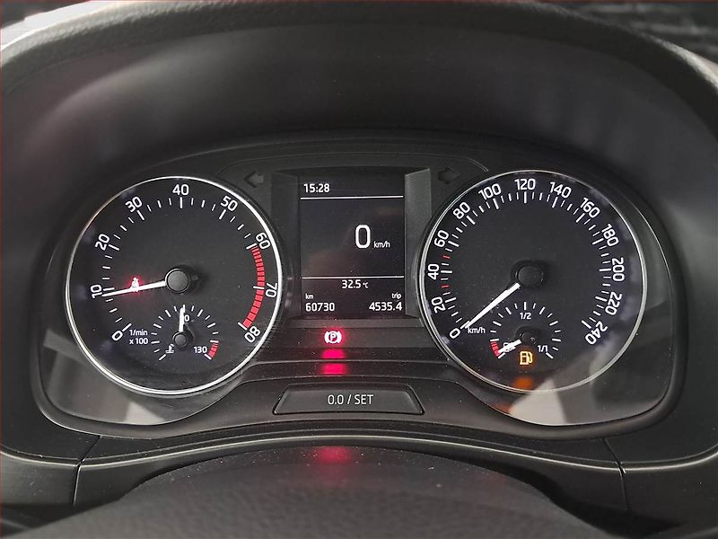 Škoda Fabia (2017) 1.2 TSI, Bi-Xenony, Tempomat - fotka 11 z 18