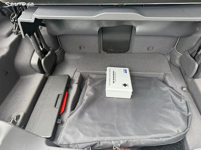 Volvo C70 (2007) 2.4D, 132kw Kabrio Automat - fotka 13 z 21