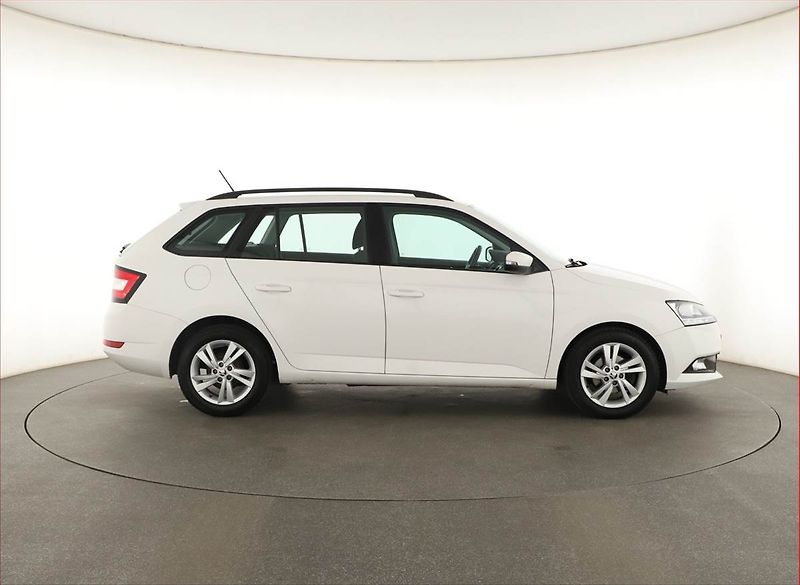 Škoda Fabia (2022) Ambition 1.0 TSI, ČR,1.maj - fotka 6 z 14