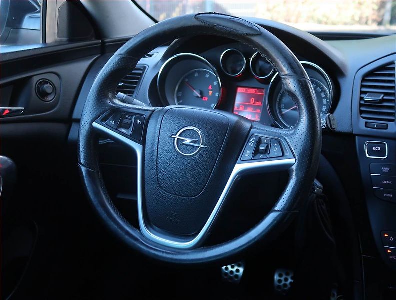 Opel Insignia (2012) 2.0 CDTI, 4X4, jezdí výborně - fotka 15 z 16