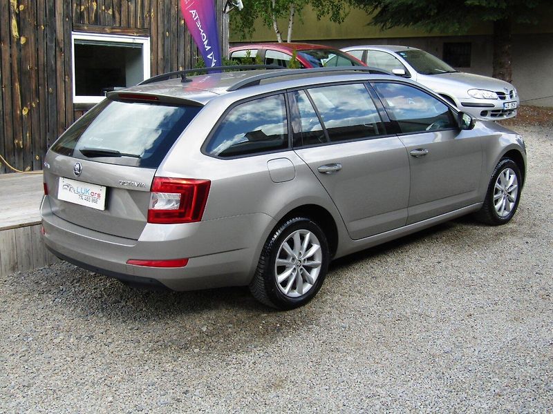 Škoda Octavia (2014) 1.6 TDI 77kW - fotka 11 z 40