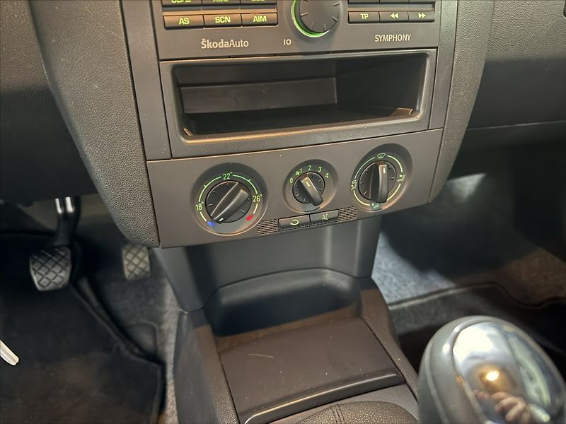 Škoda Fabia 1,2   i KLIMA PĚKNÝ STAV STK - fotka 11 z 20