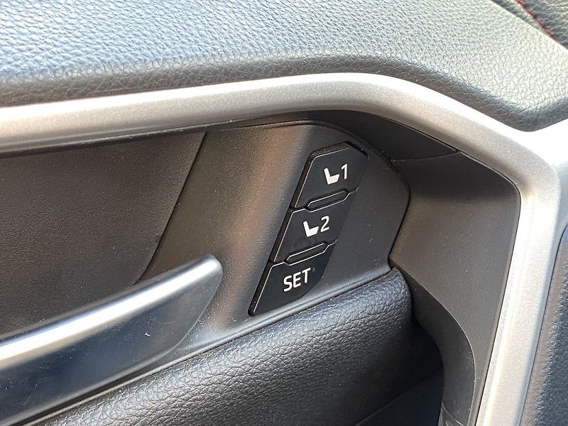 Toyota RAV4 2.5Plug-in, ČR, Executive, 4x4 - fotka 16 z 21