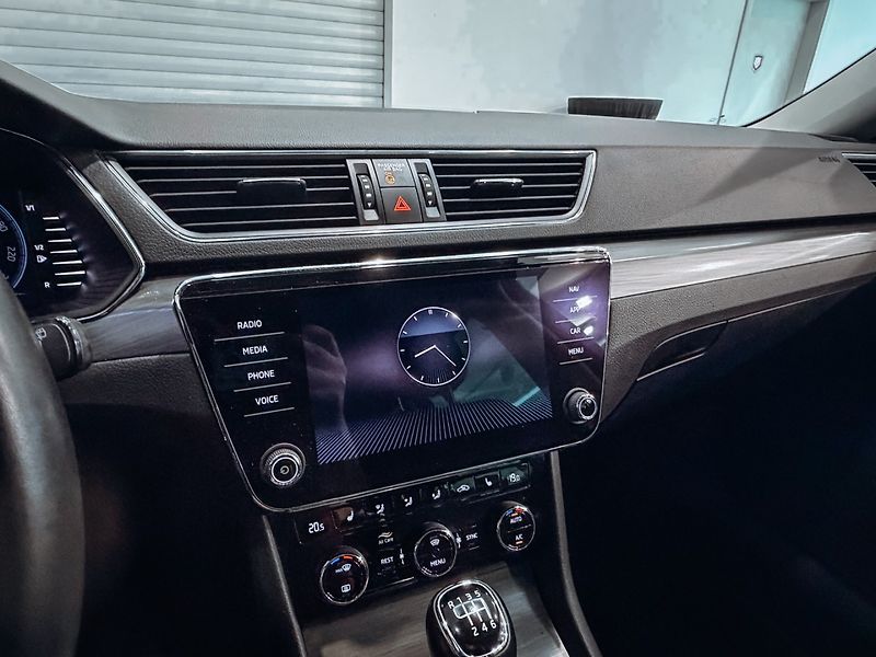 Škoda Superb 2.0 TDI 110kW Style Combi - fotka 14 z 30