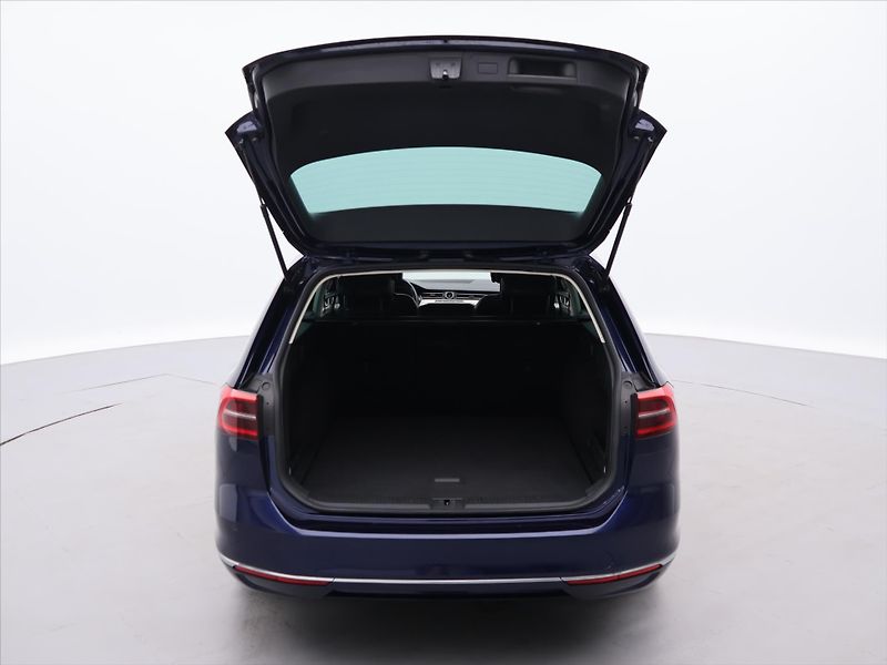 Volkswagen Passat Variant 2,0 TDI 110kW DSG Highline LED - fotka 9 z 32
