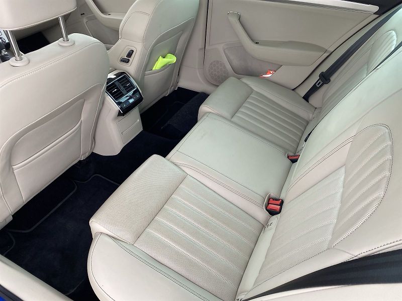 Škoda Superb (2022) Combi 2,0 TSI 4x4 DSG L&K - fotka 7 z 45