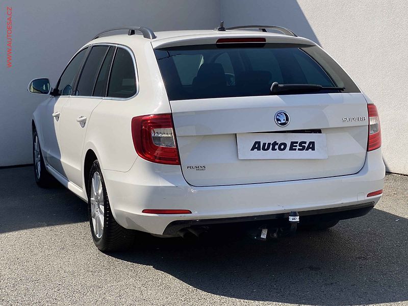 Škoda Superb (2015) 1.6 TDi, Ambition, TZ, panor - fotka 6 z 17