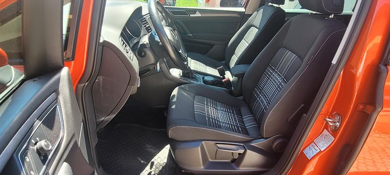 Volkswagen Golf Sportsvan (2015) 1,2TSi 81kW benzín „Lounge“ - fotka 11 z 41