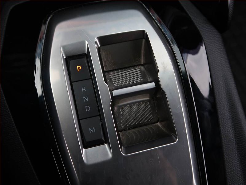 Peugeot 2008 (2023) 1.2 PureTech, Automat - fotka 13 z 18