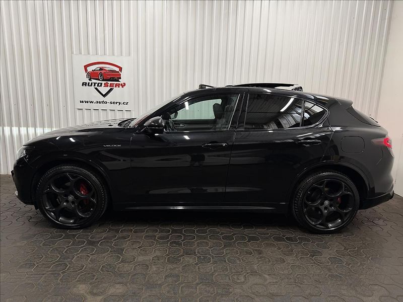 Alfa Romeo Stelvio VELOCE 206kW Q4 PANO TAŽNÉ R21 - fotka 4 z 43