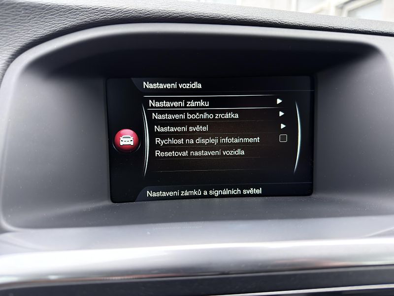 Volvo V60 Cross Country D4 AWD // 4x4 - fotka 23 z 30