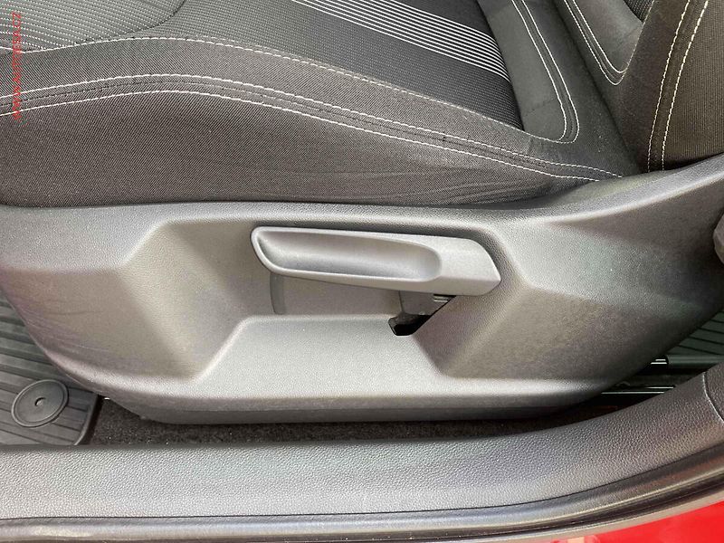 Škoda Karoq (2017) 1.5 TSI, 2.maj,ČR, Style - fotka 15 z 20