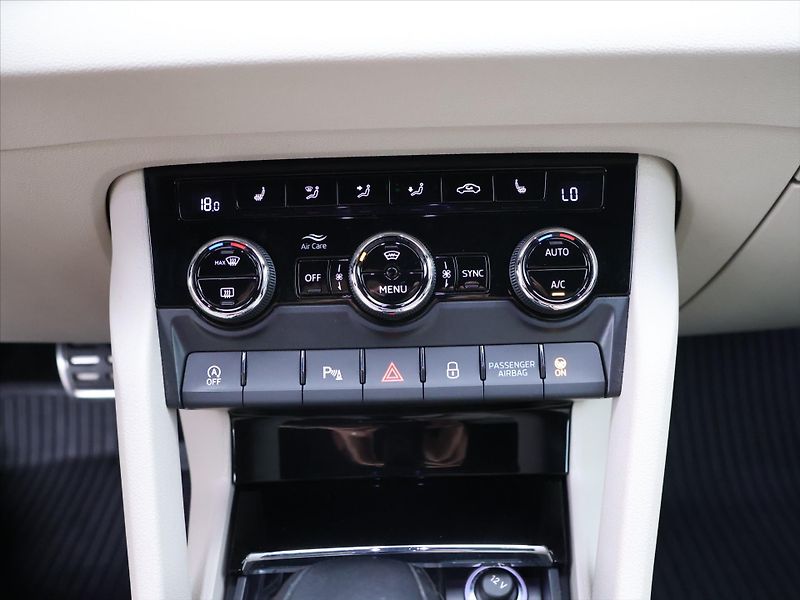 Škoda Karoq 2,0 TDi 110 KW DSG STYLE LED - fotka 17 z 27