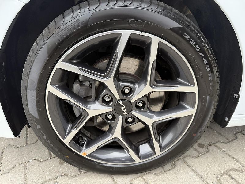 Kia Ceed SW (2021) TOP 1.5 T-GDI 7DCT 118 KW   - fotka 13 z 17