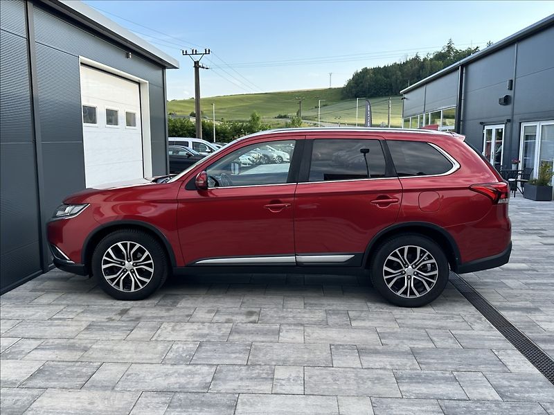 Mitsubishi Outlander 2,2 DI-D 150PS  Intense+ -7 4x - fotka 11 z 53
