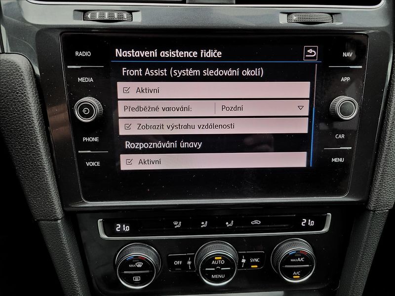 Volkswagen Golf 1,0 TSI,navi,digiklima,acc,alu - fotka 31 z 49