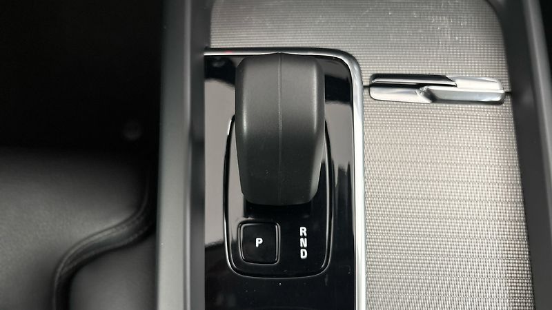Volvo XC60 2.0 B4 AUT AWD Plus Dark - fotka 27 z 31