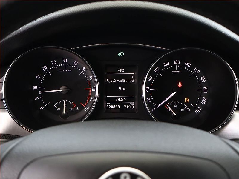 Škoda Superb (2011) Ambition 2.0 TDI, Automat - fotka 9 z 17