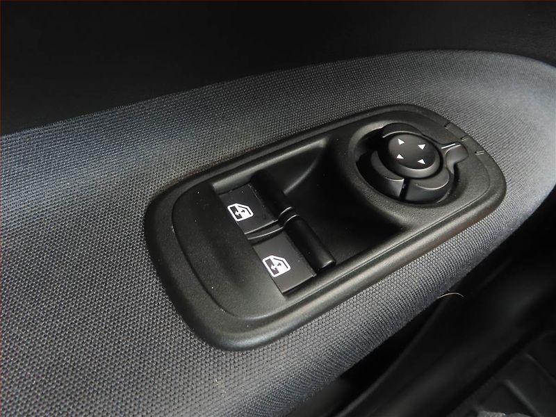 Fiat 500e (2022) 42 kWh, SoH 93%, Automat - fotka 17 z 18