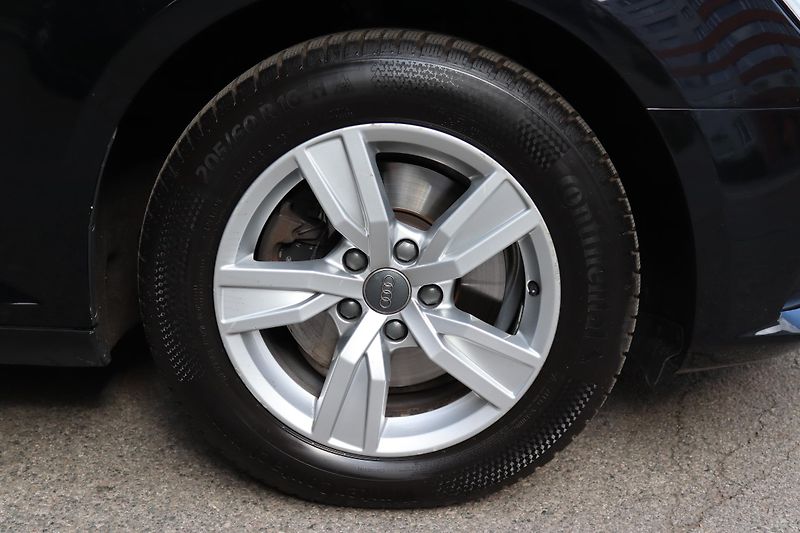 Audi A4 2.0TDI S-TRONIC SEDAN 110kW - fotka 17 z 50