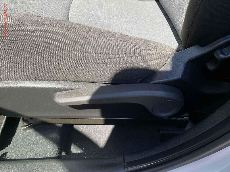 Kia Ceed (2010) 1.4 CVVT, Klima - fotka 14 z 15