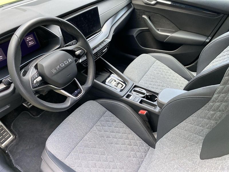 Škoda Octavia (2025) 1.5 TSI DSG SportLine - fotka 8 z 37