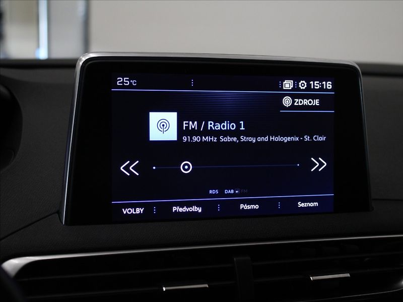 Peugeot 5008 1,5 HDi 96kW AT Allure PANO.7m - fotka 19 z 26