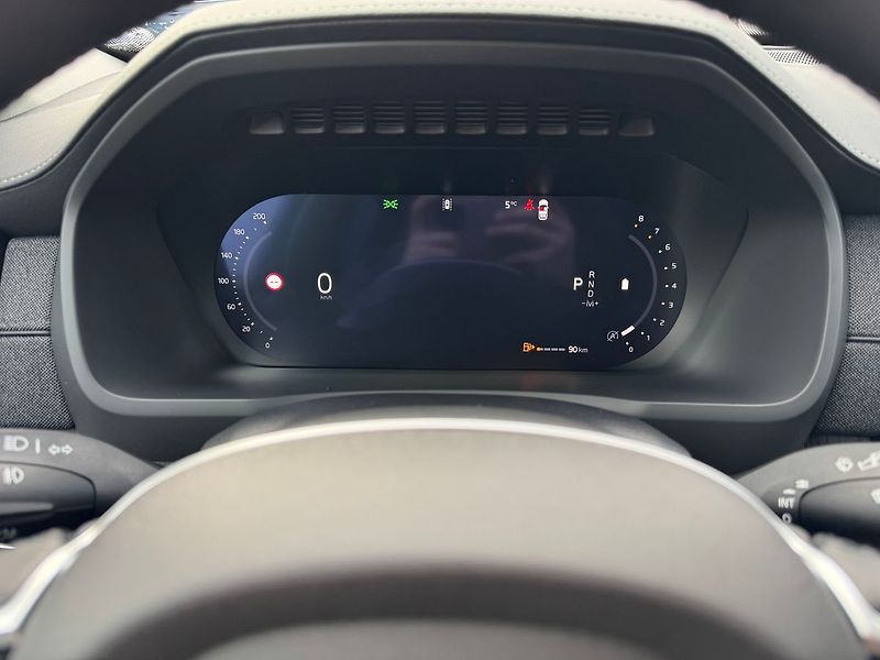 Volvo XC90 PLUS B5, 360°, VZDUCH - fotka 17 z 24