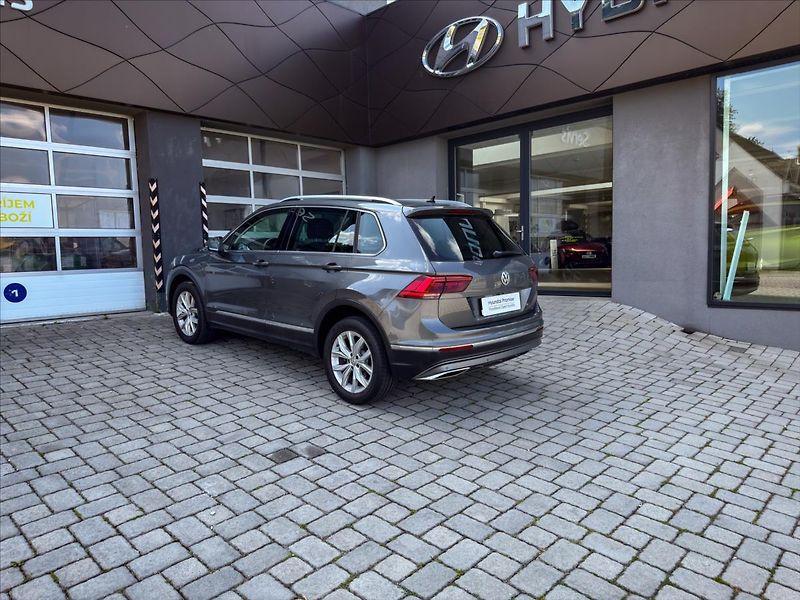 Volkswagen Tiguan 2,0 TSI DSG 4Motion Highline - fotka 17 z 19