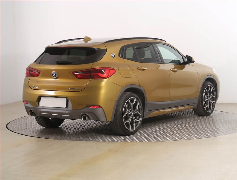 BMW X2 (2019) M Paket xDrive18d - fotka 5 z 22