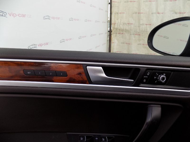 Volkswagen Touareg (2010) 3.0TDI/4x4/Chl.sedačky/LED/ - fotka 24 z 43