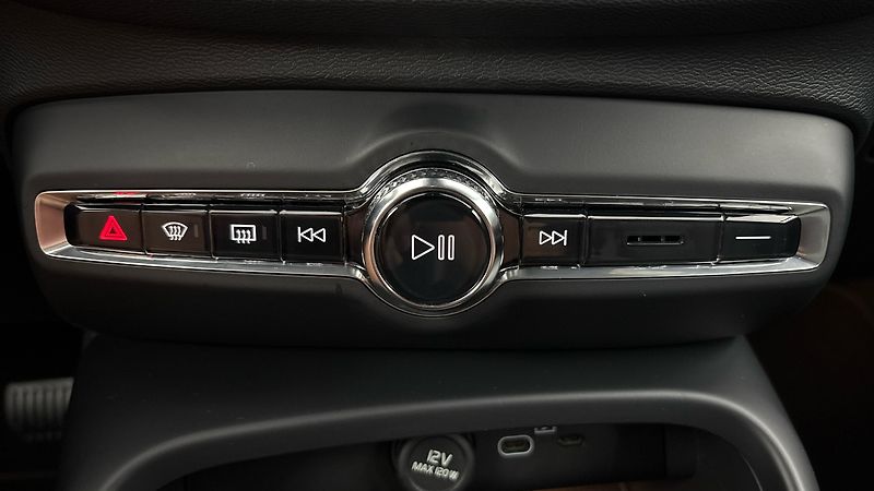 Volvo XC40 2.0 B3 AUT Core - fotka 13 z 27