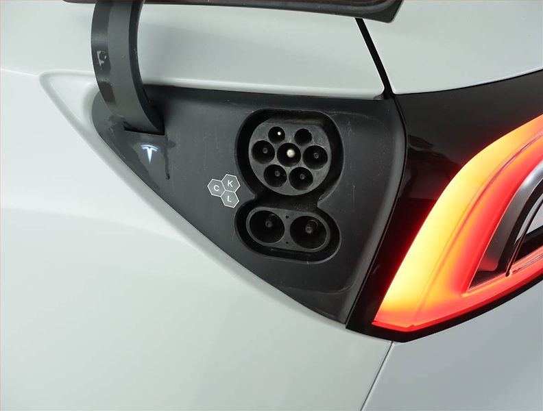 Tesla Model 3 (2023) Standard Range LFP, SoH 96% - fotka 22 z 23