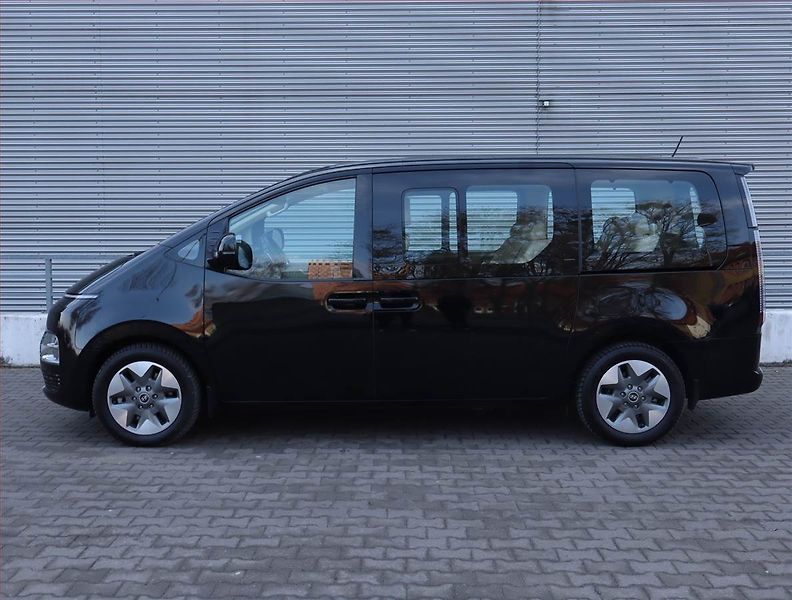 Hyundai Staria (2024) 1.6 T-GDI HEV, SR, 1Maj - fotka 3 z 23