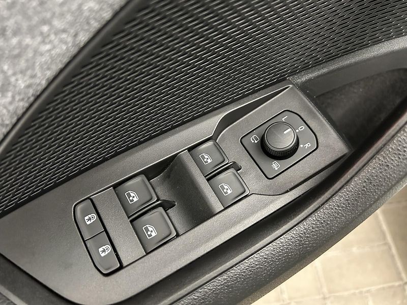 Škoda Octavia 2.0 TDI Top selection - fotka 7 z 27